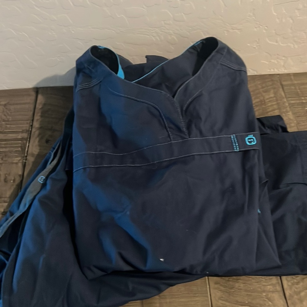 Navy blue scrubs top size 3x bottom size do